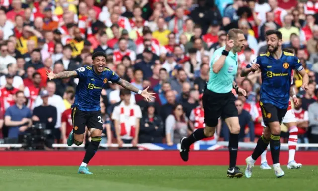 Jadon Sancho and Bruno Fernandes appeal for a penalty against Arsenal