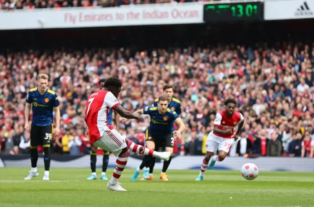 Bukayo Saka scores a penalty against Manchester United