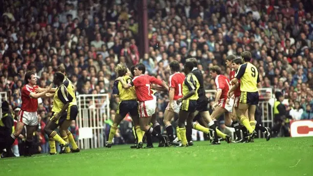 Arsenal and Man Utd clash in 1990