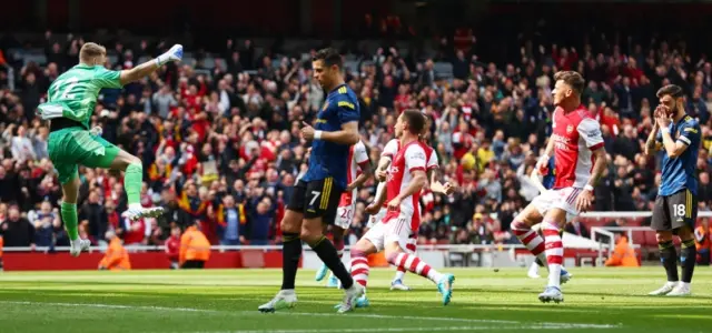 Aaron Ramsdale celebrates after Bruno Fernandes misses a penalty against Arsenal