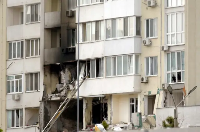 Image shows damaged apartment building