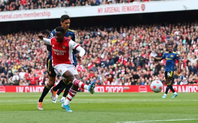 Eddie Nketiah shoots against Manchester United