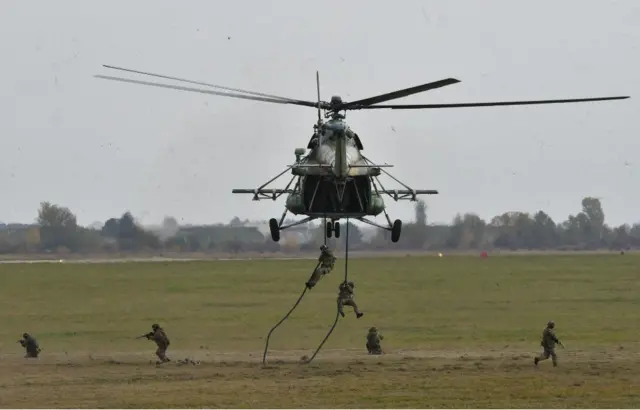 Ukrainian troops land from Mi-8 helicopter during an exercise in 2018