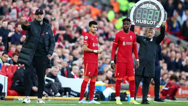 Luis Diaz and Divock Origi come on for Liverpool