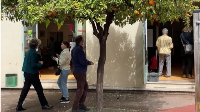 Voting under the orange trees in Nice