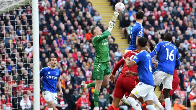 Jordan Pickford punches