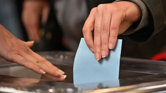 Ballot in French vote