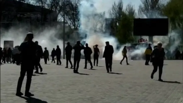 Screen grab from video of protesters in Kherson, 27 April