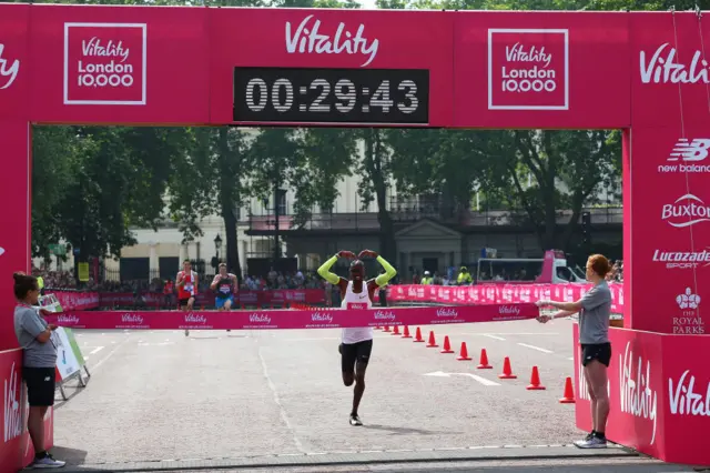 Mo Farah wins London 10,000