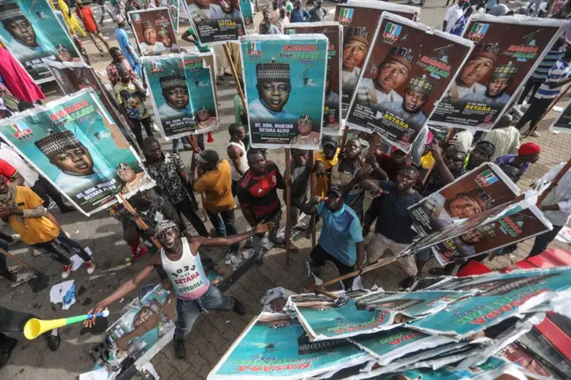 A crowd of the Nigerias ruling political party supporters, the All Progressive Congress