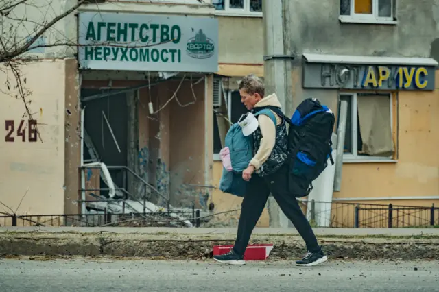 Kharkiv resident leaves the city