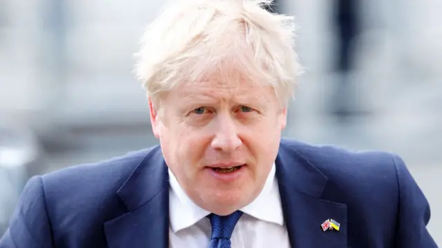 Boris Johnson wearing badge featuring the Union Jack and the Ukrainian flag