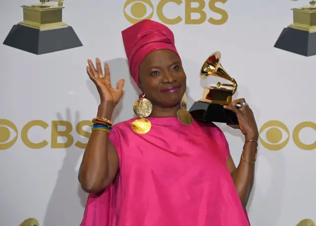 Angélique Kidjo poses in the winners photo room during the 64th Annual GRAMMY Awards