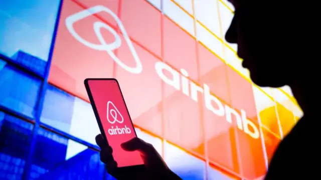 A person looking at airbnb