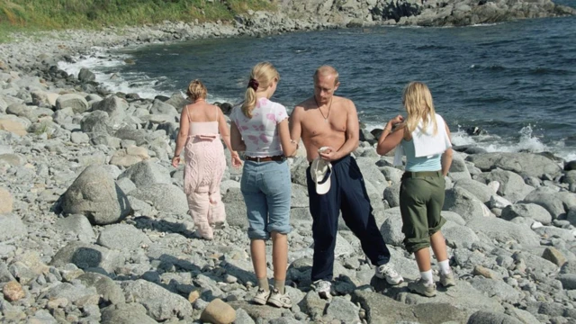 Putin and his family were shown in this 2002 picture, which hid their identities