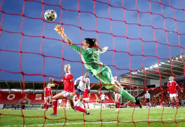 Wendie Renard scores for France