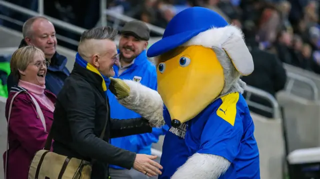 Wimbledon's mascot meets the fans