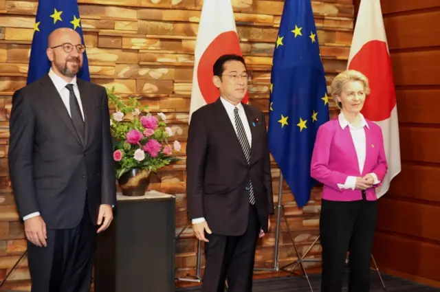 From left to right: European Council President Charles Michel, Japanese Prime Minister Fumio Kishida and European Commission President Ursula von der Leyen in Tokyo. Photo: 12 May 2022