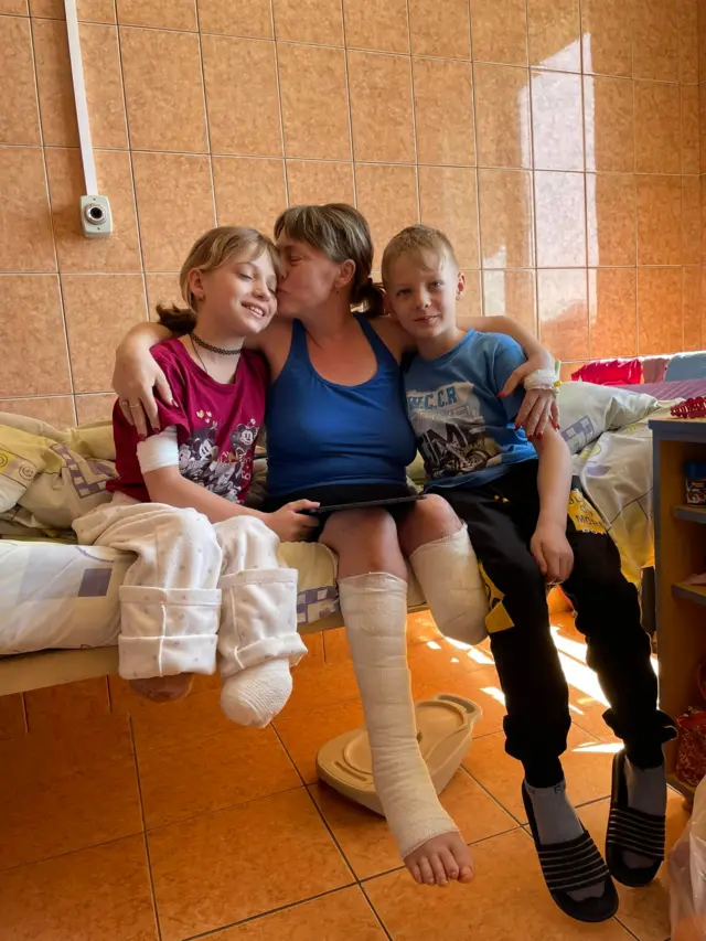 Natalia and her two children, wounded after Kramatorsk railway attack