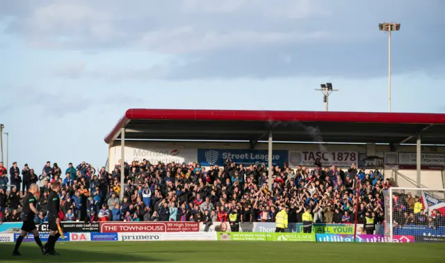 Gayfield greets the crowd