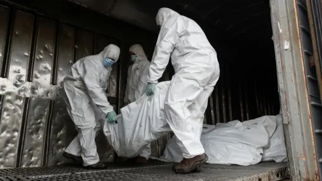 Ukrainian servicemen load refrigerated rail car with bodies of Russian soldiers in Kyiv