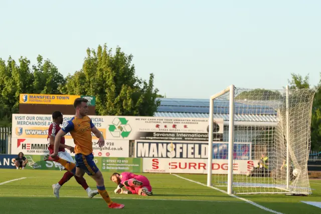 Rhys Oates scores for Mansfield