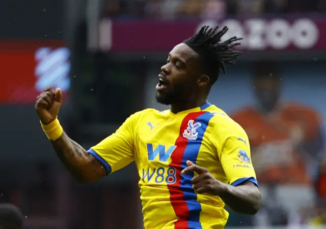 Jeffrey Schlupp celebrates