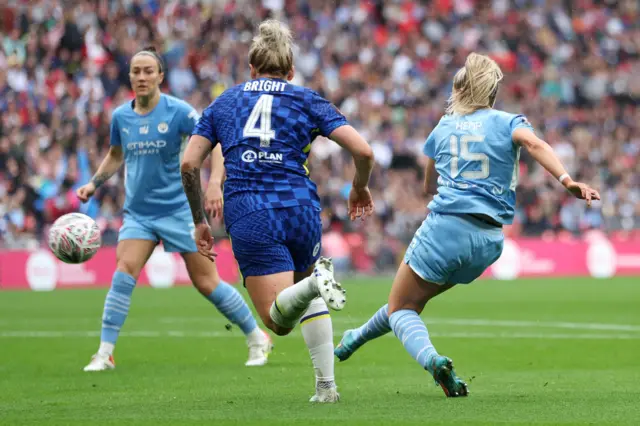 Lauren Hemp shot, Millie Bright defending