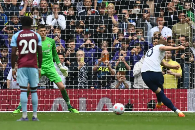 Harry Kane, Tottenham Hotspur, Burnley, penalty, Nick Pope