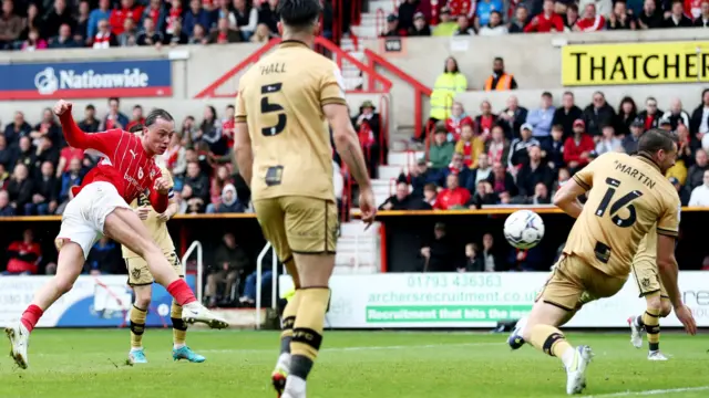 Harry McKirdy scores