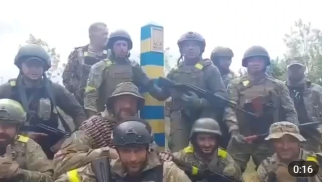 Ukrainian troops at border