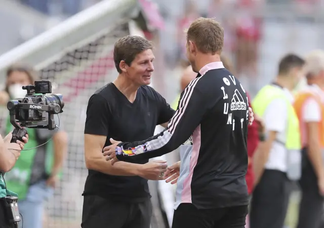 Eintracht Frankfurt head coach Oliver Gasner (left) in Seville