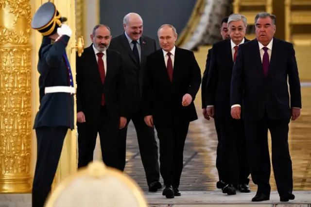 Armenian Prime Minister Nikol Pashinyan, Belarusian leader Alexander Lukashenko, Russian President Vladimir Putin, Kyrgyzstani President Sadyr Japarov, Kazakhstani President Kassym-Jomart Tokayev and Tajikistani President Emomali Rakhmon