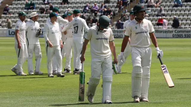 Leicestershire batters head for lunch at New Road