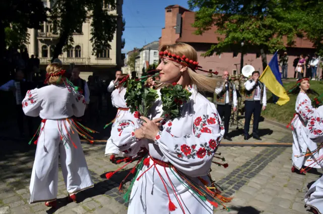 Women perform in Lviv