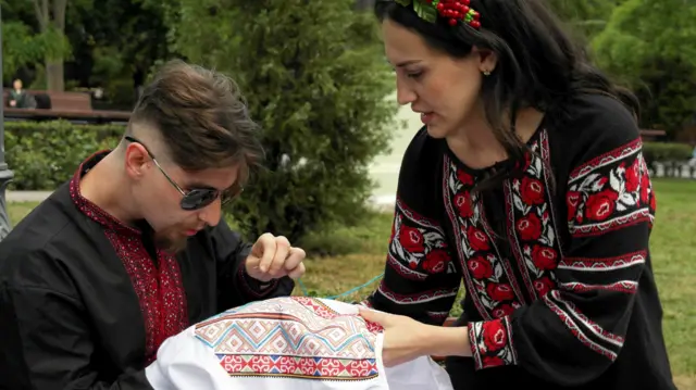 People learn to make embroidered patterns in Odesa