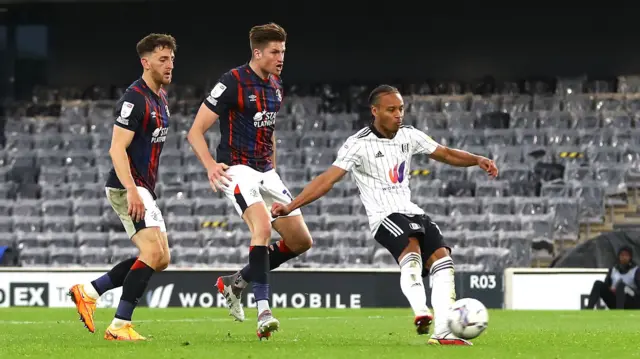 Bobby Decordova-Reid scores for Fulham