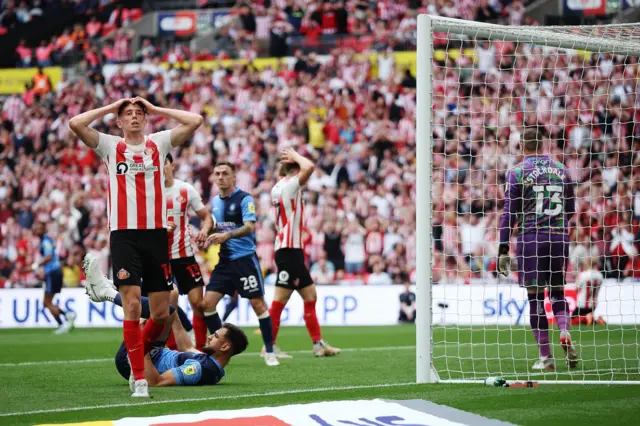 Ross Stewart misses a chance for Sunderland