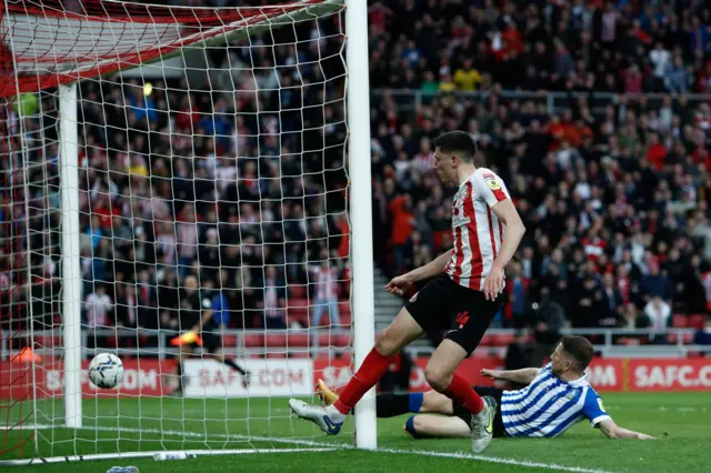 Ross Stewart fires home from a tight angle for Sunderland's opener