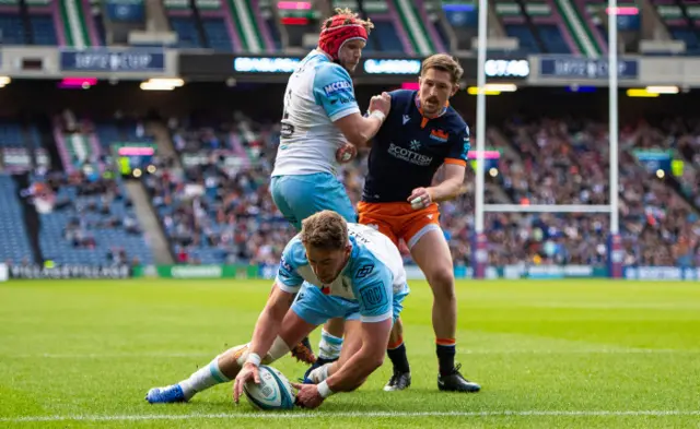 Ollie Smith scores a try for Glasgow