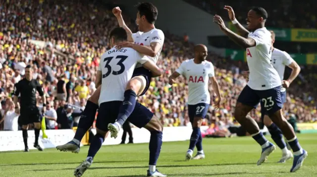 Tottenham players celebrate