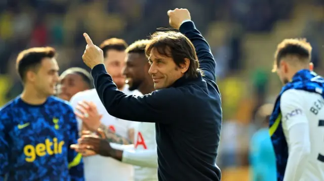 Antonio Conte celebrates