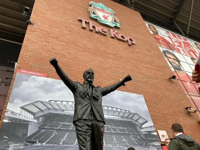 Bill Shankly statue