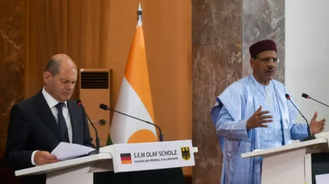 President of Niger Mohamed Bazoum (R) and German Chancellor Olaf Scholz (L) speak during a joint press conference