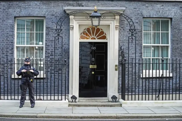 Police officer stands at the door of Number Ten Downing Street (January 2022)