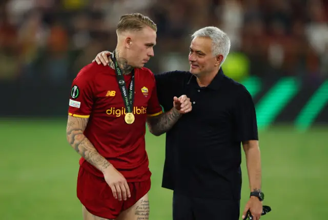 AS Roma's Rick Karsdorp and coach Jose Mourinho celebrate after winning the Europa Conference League