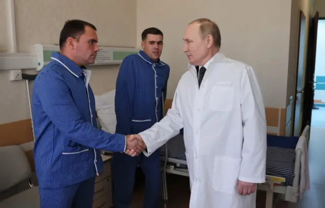 Putin meets soldiers