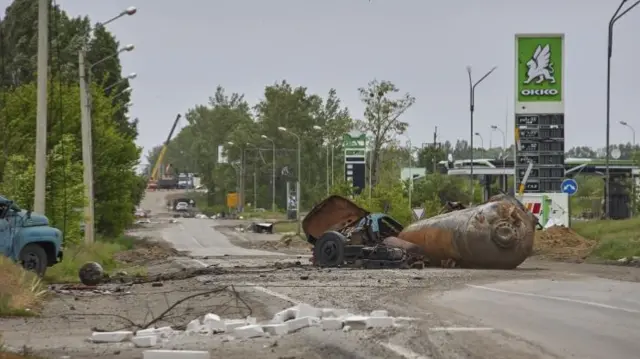 Debris after shelling in Kharkiv, 26 May 2022