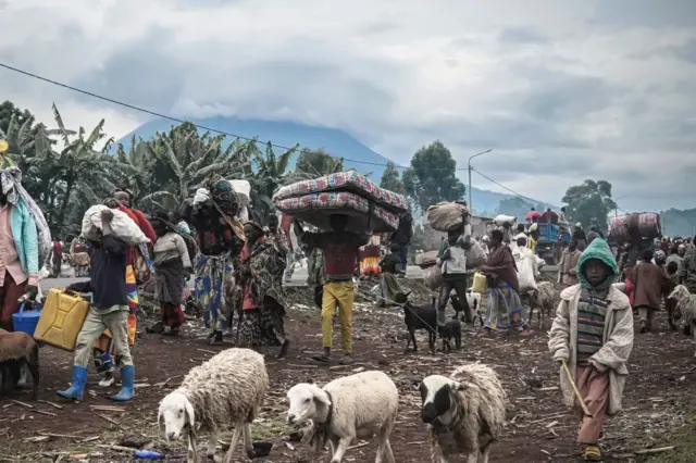 Civilians fleeing their homes in Kibumba