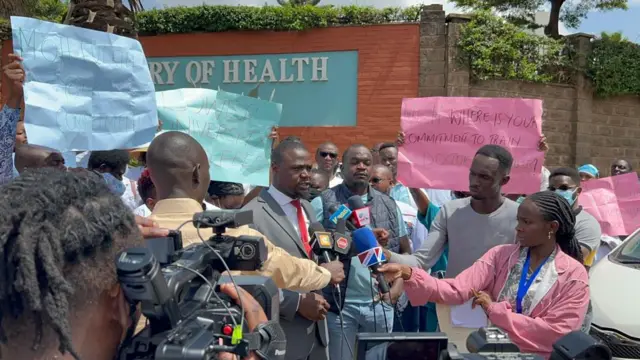 Protest outside health ministry